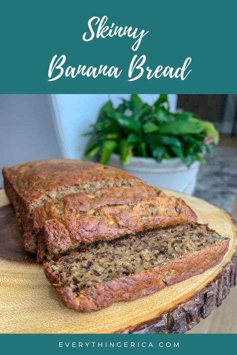 This skinny banana bread recipe is only 14 weight watcher points for the ENTIRE loaf (about 1 per slice) and less than 100 calories per slice. The secret is super super ripe bananas (outside is mostly dark). It eliminates the need for much sugar at all! via @ericaeckman Banana Bread Low Sugar, Low Calorie Banana Bread, Cup Of Cake, Healthy Banana Recipes, Ripe Banana Recipe, Weight Watcher Desserts, Scratch Cooking, Banana Bread Recipe Healthy, Tastes Better From Scratch