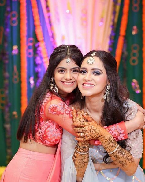 Wedding friends photoshoot Sisters Photography Poses, Bridesmaid Poses, Indian Bride Photography Poses, Sisters Photoshoot Poses, Bridesmaid Photoshoot, Bride Photos Poses, Indian Wedding Poses, Sister Photography, Sister Poses