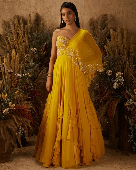 Shloka Khialani, Flowy Silhouettes, Asymmetrical Cape, Haldi Decor, Haldi Outfits, Sangeet Outfit, Haldi Outfit, Yellow Gown, Floral Work