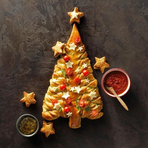 Pesto Christmas Tree Bread Pesto Christmas Tree, Marshmallow Salad, Tree Bread, Christmas Tree Bread, Cheese Stars, 70s Food, Christmas Bread, Winter Soups, Cup Crafts