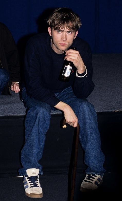 Damon Albarn Aesthetic, Damon Albarn Outfit, Skater Boy Outfits Grunge, Skater Boy Outfits, I Love Men, Guy Fits, The Cardigans, Damon Albarn, 2nd Year