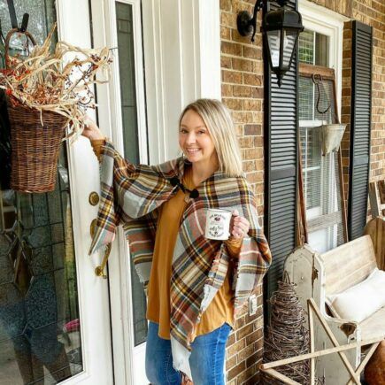 Primitive Farmhouse Fall Home Tour - My Rustic House Primitive Fall Decorating, Primitive Country Kitchen, Primitive Fall Decor, Primitive Farmhouse Decor, Primitive Living Room, Vintage Crock, Primitive Kitchen, Primitive Farmhouse, Fall Decorations Porch