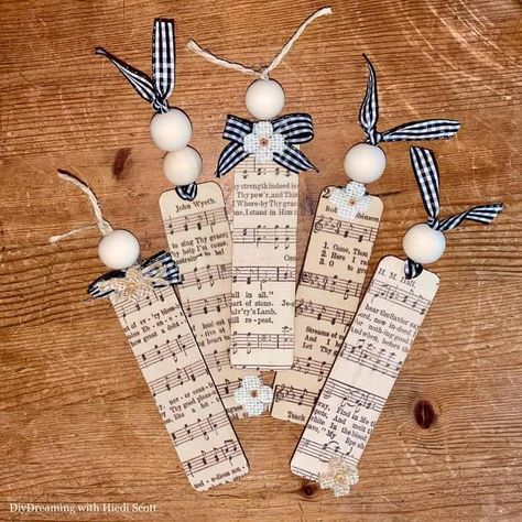 Crafts Using Old Sheet Music, Hymn Crafts Diy, Old Hymnal Crafts Diy, Crafts With Hymnal Pages, Christian Diy Crafts, Hymnal Page Crafts, Hymnal Crafts, Music Christmas Ornaments, Sheet Music Crafts