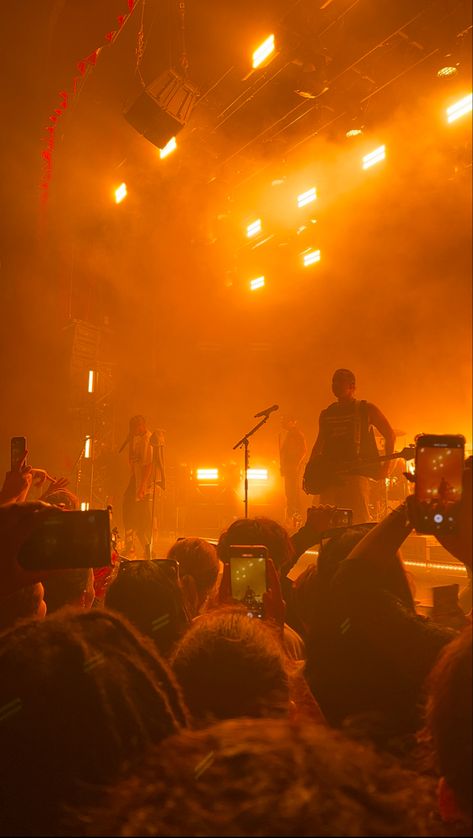 Orange Concert Aesthetic, Edm Festival Aesthetic, Dark Orange Aesthetic, Church Wallpaper, Tiktok Friends, Blue Photoshoot, Bedroom Concept, Wallpaper Pink And Orange, Channel Orange