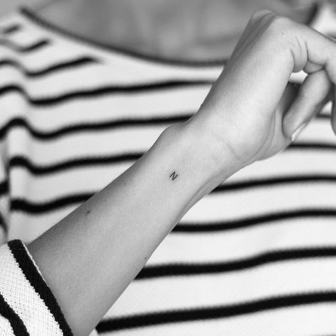 Hanna Tattoo, Diy Tattoo Permanent, Tattoo Minimal, Inspiration Tattoos, Tattoos Geometric, Initial Tattoo, Tattoos For Daughters, Simplistic Tattoos, Little Tattoos