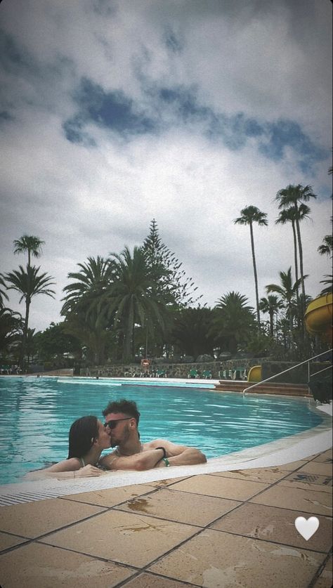 Couple Pool Poses, Pool Pictures With Boyfriend, Pool Couple Pictures, Swimming Pool Photography, Swimming Pictures, Pool Poses, Pool Photography, Diwali Outfits, Couple Activities