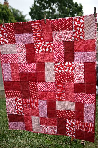 Colchas Quilting, Lap Quilt Patterns, Cake Quilt, Layer Cake Quilts, Red And White Quilts, Quick Quilt, Red Panels, Lap Quilts, Beginner Quilt Patterns