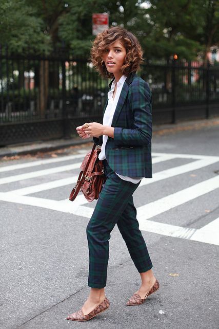 Shop this look on Lookastic:  https://lookastic.com/women/looks/blazer-dress-shirt-skinny-pants-ballerina-shoes-satchel-bag/9556  — White Dress Shirt  — Navy and Green Plaid Blazer  — Tobacco Leather Satchel Bag  — Navy and Green Plaid Skinny Pants  — Tobacco Print Leather Ballerina Shoes Green Plaid Blazer, Christina Caradona, Tartan Suit, Stile Casual Chic, Plaid Suit, Looks Street Style, Womens Fashion Edgy, Plaid Blazer, Formal Outfit