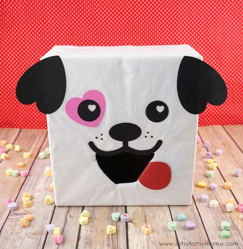 Puppy Dog Valentine Card Box with Free Cut File at artsyfartsymama.com Diy Valentine's Mailbox, Girls Valentines Boxes, Diy Valentines Box, Valentine Boxes For School, Kids Valentine Boxes, Valentine Card Box, Hadiah Valentine, Monster Valentines, Puppy Valentines