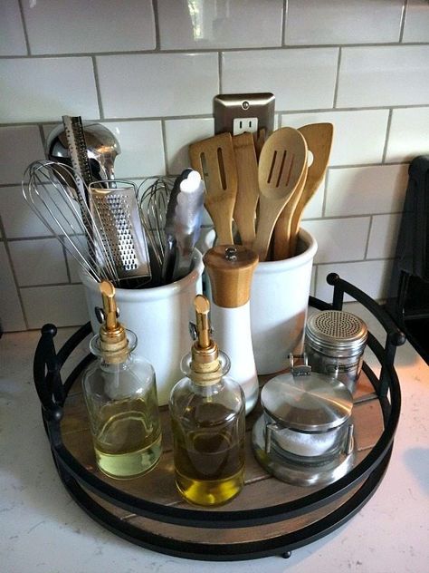 These DIY kitchen organization ideas are brilliant! Kitchen Counter Inspiration, Organiser Cucina, Interior Boho, Kabinet Dapur, Small Kitchen Organization, First Apartment Decorating, Kitchen Organization Diy, Interior Vintage, Decor Ikea