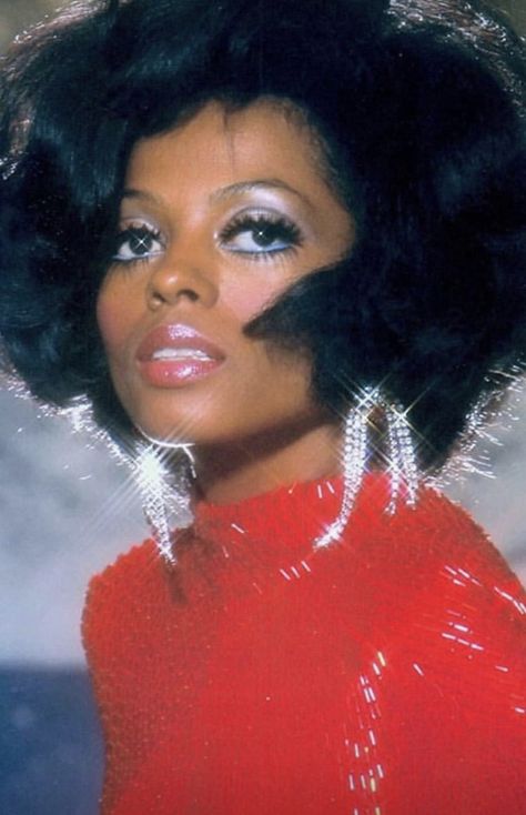 Diana Ross 70’s Disco Makeup, 70’s Makeup, 70s Disco Makeup, Mode Disco, 1960s Makeup, Look Disco, Disco Makeup, 70s Mode, 70’s Disco