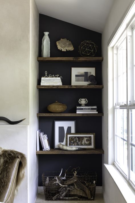 A shelving nook in the living room is accessorized with a variety of neutral-colored items. The basket on the bottom is filled with foraged finds, like branches and driftwood, which Carol has collected over the years. Dekorasi Kamar Tidur, Natural Home Decor, Cool Ideas, Eclectic Interior, A Living Room, Eclectic Home, Decor Rustic, Shelf Decor, Home Decor Kitchen