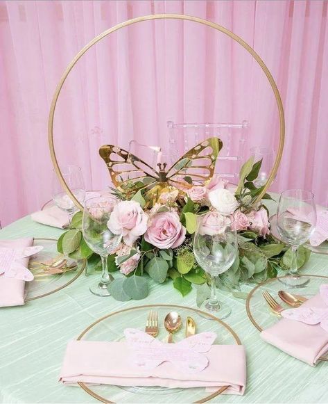 Butterfly Hoop Centerpiece, Artificial Flower Arrangements For Table Centerpieces, Butterfly Theme Centerpieces, Butterfly Table Centerpieces, Butterfly Centerpiece Ideas, Butterfly Party Centerpieces, Butterfly Sweet 16, Quince Centerpieces, Butterfly Baby Shower Decorations