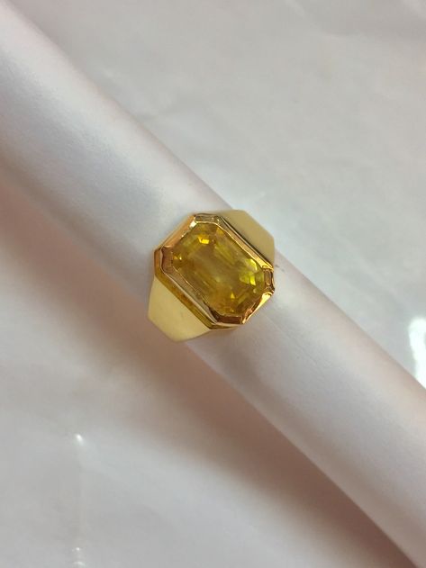 Yellow Sapphire Ring Men, Pukhraj Ring, Gents Gold Ring, Gold Jewellery India, Yellow Sapphire Ring, Mens Ring Designs, Couple Ring Design, Exterior Tiles, White Stone Ring