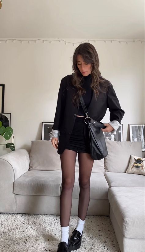 Stockings And Skirt, Pantyhose Skirt, Skirt Outfit Casual, Outfit Inspo Spring, Outfit Ideas Fashion, Fashionable Work Outfit, Fiesta Outfit, Confident Style, Everyday Fashion Outfits