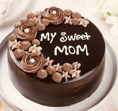 Chocolate Cake Simple Decoration, Chocolate Cake Decorating Ideas Simple, Mom Birthday Cake Ideas Simple, Chocolate Cake Designs Birthday Women, Simple Cute Cake Designs, Simple Chocolate Cake Designs Birthday, Cake Design For Mom, Simple Chocolate Cake Design, Chocolate Cake Design Ideas Simple