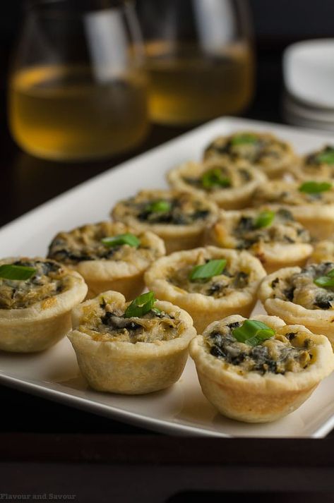 Mini Spinach Artichoke Tarts make a tasty two-bite appetizer. Made with mascarpone or cream cheese, artichoke hearts, spinach, Mozzarella and Parmesan cheese, they're ideal party food for any season. #minitarts #spinachtarts #artichoke #partyfood #holiday #appetizer Gluten Free Finger Foods, Spinach Mozzarella, Starter Recipes, Holiday Appetizer, Finger Foods Easy, Mini Tart, Appetizer Bites, Camping Recipes, Artichoke Hearts