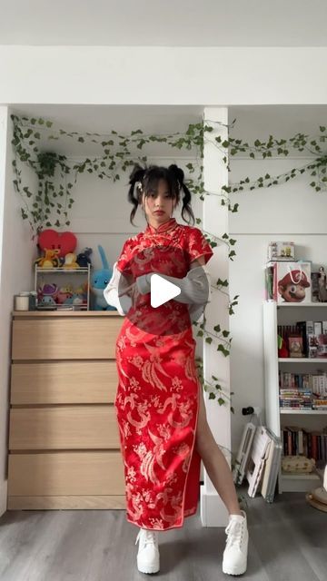 237K views · 57K likes | yuán ♡ on Instagram: "新年快乐 happy new year~ 🥰

wanted to wear this cheongsam out but im so shy 🥲 maybe sometime this week i will, so just styling it for now

tags ♡ #y2k #y2kfashion  #fashioninspo #aesthetic #fashion  #pinterest #explore #explorepage #outfits #fits #cfashion #grwm #chinesefashion 
#makeup #chinesemakeup #japanesemakeup #koreanmakeup #hairstyles #chinesenewyear #chinese #cheongsam #qipao" Qipao Hairstyle, Qipao Aesthetic, Celebrity Doppelganger, Rad Clothes, Chinese Makeup, Chinese Cheongsam, Just Style, Y2k Fashion, Cheongsam