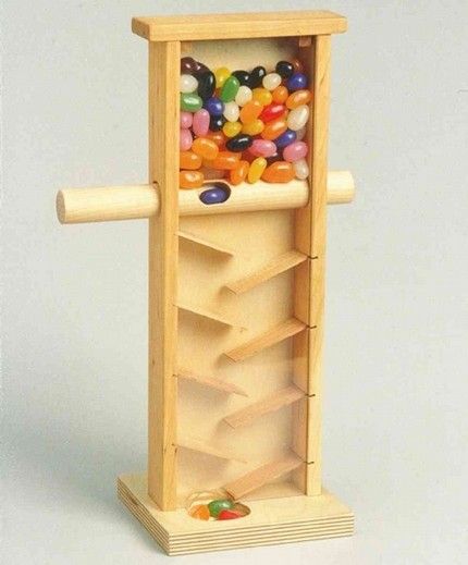 Diy Candy Dispenser, Jelly Bean Dispenser, Candy Dispenser, Diy Holz, Jelly Bean, Gumball Machine, Diy Candy, Into The Woods, Wood Toys