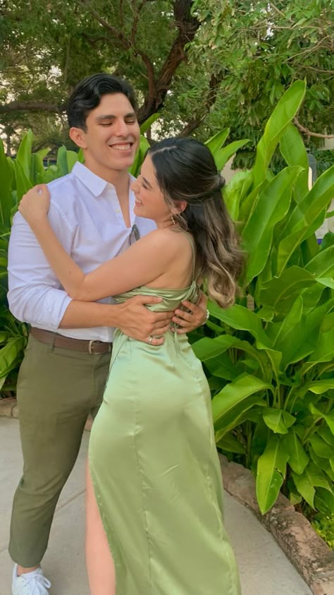 Green Couples Outfit, Couples Matching Outfits Formal, Couple Wedding Guest Outfits Summer, Green Dress Couple Outfit, Green Couple Outfit, Green Dress Engagement Pictures, Couple Wedding Guest Outfits, Couple Outfit Matching, Wedding Dress Green