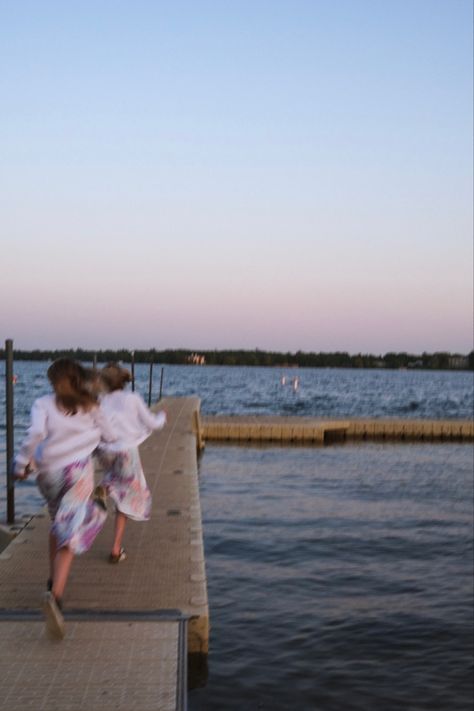 Tom Lake Aesthetic, Lake House Aesthetic Summer Friends, Summer In The Midwest, Summer In Minnesota, Tom Lake Ann Patchett Aesthetic, Duluth Minnesota Aesthetic, Lake House Summer Aesthetic, Great Lakes Aesthetic, Lake Weekend Aesthetic