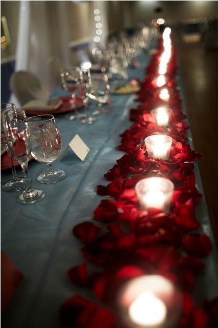 Simple Wedding Table Decorations, Ideas Para Decorar Jardines, Rose Petal Candle, Wedding Candles Table, Valentine Table Decorations, Birthday Table Decorations, Romantic Table, Red And White Roses, Romantic Candles