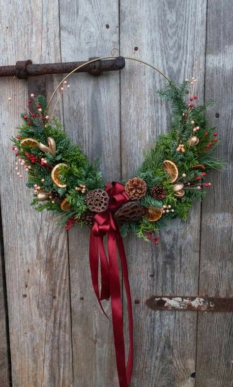 Garden Ornaments Ideas, Julkransar Diy, Art Floral Noel, Cheap Garden, Ornaments Ideas, Christmas Inspo, Christmas Garden, Xmas Wreaths, Christmas Door Decorations