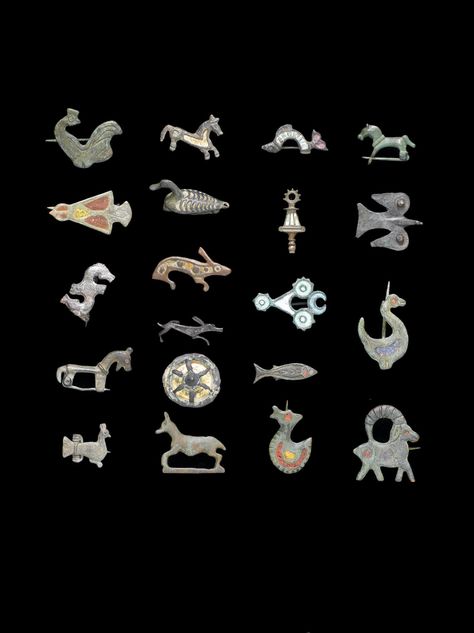 Ancient Roman Jewelry, Roman Jewelry, Ancient Paintings, Ancient Animals, Prehistoric Art, Metalwork Jewelry, Ancient Jewelry, Ancient Artifacts, Animal Jewelry