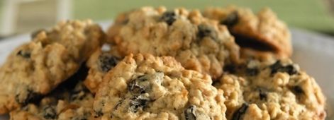 Crispy-Chewy Oatmeal Raisin Cookies Recipe | No Calorie Sweetener & Sugar Substitute | SPLENDA® Splenda Cookies, Oatmeal For Diabetics, Splenda Desserts, Splenda Recipes, Raisin Cookie, Cookie Recipes Oatmeal Raisin, Oatmeal Raisin Cookies Chewy, Cookies Healthy, Sugar Free Treats