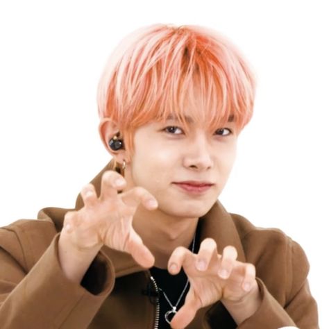 Claw Pose, Lion Claw, Heeseung Icon, Enhypen Icon, Hand Drawing Reference, Hand Reference, Radio Show, Human Poses Reference, Human Poses