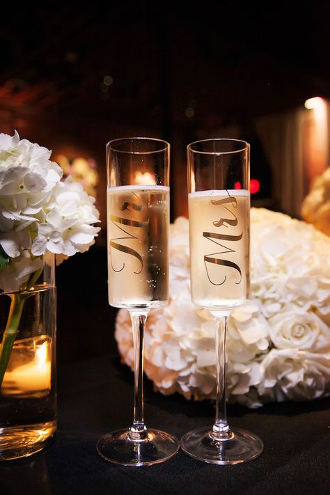 Champagne Wedding Glasses, Wedding Party Champagne Glasses, Boho Champagne Glasses, Wedding Glasses For Bride And Groom, Toast Glasses Wedding, Wedding Champagne Glasses Decoration, Mr And Mrs Glasses Wedding, Champagne Wedding Decor, Me And Mrs Champagne Glasses