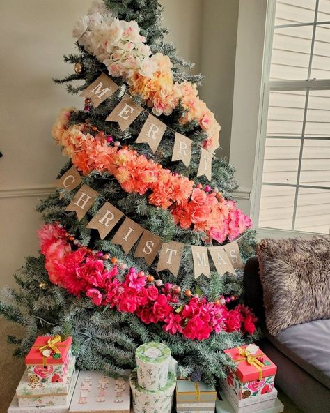 You Have to See These Flower Christmas Trees! Uplighting Trees For Christmas, Floral Christmas Tree Ideas, Tropical Christmas Tree, Beautiful Christmas Trees Decorated, Hawaiian Christmas Tree, Tropical Christmas Decorations, Ombre Christmas Tree, Dollar Tree Flowers, Christmas Tree Flowers