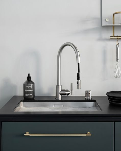 Transform your kitchen with the new Buster + Punch Faucet with pull out and dual spray functionality. Made in Italy from cast, machined and precision knurled solid metal, it's style and function in the purest of harmonies. Currently only available in North America. Buster And Punch Kitchen, Buster And Punch, Buster Punch, Minimal Kitchen, Hit Different, Faucet Design, Compact Kitchen, Brass Faucet, Kitchen Faucets