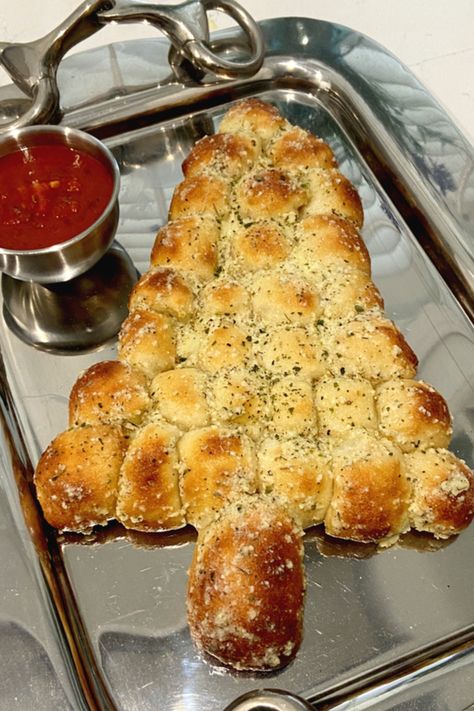 Cheesy Bread Christmas Tree Candy Cane Pull Apart Bread, Pull Apart Cheesy Bread, Pillsbury Pizza Crust Recipes, Bread Christmas Tree, Pillsbury Pizza Crust, Pull Apart Cheese Bread, Pillsbury Pizza, Bread Christmas, Cheesy Pull Apart Bread