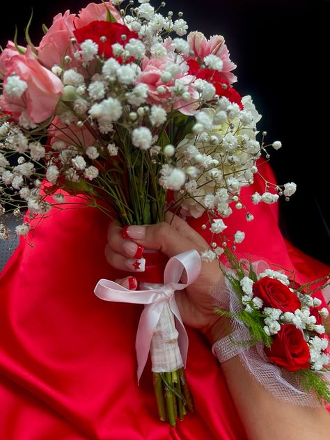 Flower Bouquet With Red Dress, Red Hoco Flowers Bouquet, Hoco Flowers Bouquet For Red Dress, Red Hoco Flowers, Red Homecoming Bouquet, Prom Bouquets For Red Dress, Homecoming Bouquet Ideas Red, Hoco Bouquet Red, Prom Bouquet Red Dress