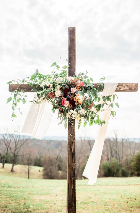 Ceremony Cross, Cross Flowers, Wedding Arch Ideas, Outdoor Wedding Ideas, Wedding Alters, Arch Ideas, Wedding Cross, Branding Shoot, Outdoor Wedding Decorations