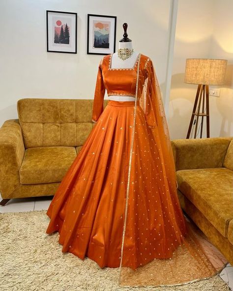 Latest Chaniya Choli Design For Marriage, Latest Lehenga Designs, Chaniya Choli Designs, Mumbai Fashion, Bridal Couture Week, Indian Dresses Online, Simple Lehenga, Indian Outfits Lehenga, Lehenga Designs Simple