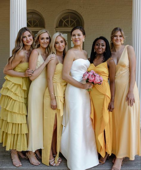 Yellow Bridesmaid Dresses Mismatched, Autumn Wedding Dress Bridesmaid, Pastel Yellow Bridesmaid Dresses, Bridesmaid Dresses Color Palette, Yellow Bridesmaid, Yellow Wedding Theme, Plain Wedding Dress, Beach Wedding Colors, Orange Bridesmaid Dresses