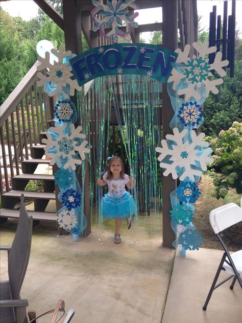 Frozen arbor with shimmer backdrop added. The wow factor in the birthday party! Tip- use LOTS of glitter! Handmade by Holly D. Frozen Birthday Party Decorations Diy Cricut, Shimmer Backdrop, Frozen 3rd Birthday, Elsa Party, Frozen Birthday Party Decorations, Elsa Birthday Party, Frozen Decorations, Frozen Bday Party, Frozen Party Decorations