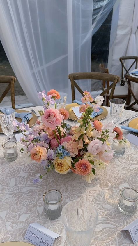 Wedding goals • Instagram Round Wedding Tables, Wedding Theme Color Schemes, Garden Wedding Flowers, Pastel Wedding Flowers, Whimsical Wedding Decorations, Wedding Themes Summer, Colorful Wedding Flowers, Wedding Lookbook, Reception Table Decorations