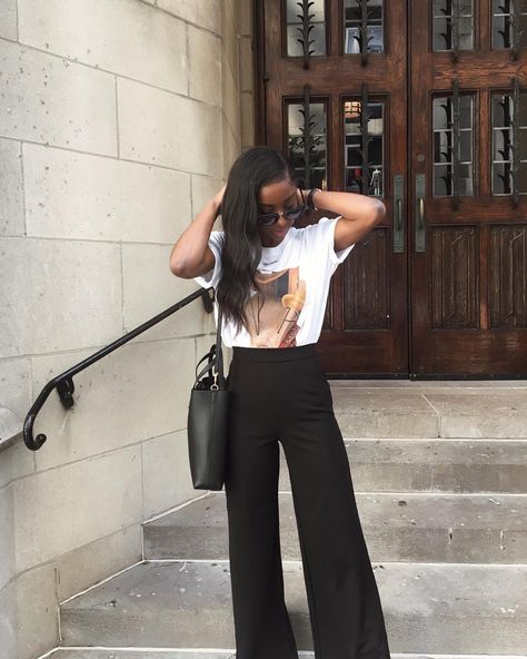 Demi B on Instagram: “model pose or chicken dance lmk 🐣#RebelGal” Black Bellbottoms Outfit, Black Bell Bottom Pants Outfit, Flared Trousers Outfit Casual, Black Flared Trousers Outfit, Flare Trousers Outfit, Trousers Outfit Work, Flared Trousers Outfit, Trousers Outfit Casual, Bell Bottom Pants Outfit