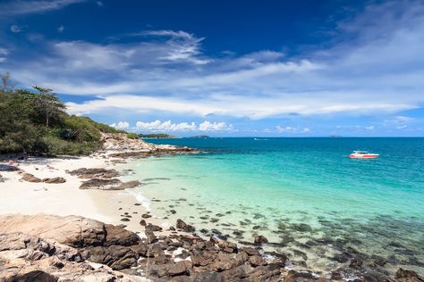 Want to escape busy Bangkok for a relaxing weekend on the beach? Here's our guide to the best Thai sands within easy reach of the capital. Bangkok Beach, Dubai Things To Do, Koh Samet, Holiday Places, Island Getaway, Island Hopping, Most Beautiful Beaches, Pattaya, Boat Trips