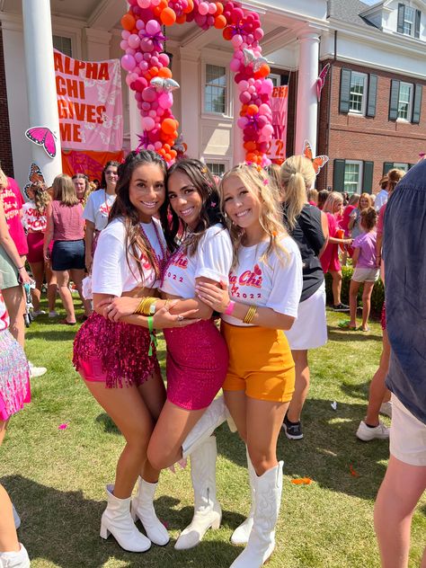 Gives Me Butterflies Bid Day, Butterfly Bid Day, Sorority Work Week, Themes Sorority, Sorority Recruitment Themes, Gives Me Butterflies, Sorority Socials, Rush Themes, Sorority Themes