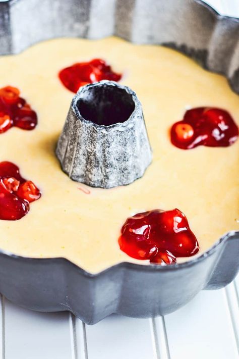 Bundt Cake With Cream Filling, Heart Shaped Bundt Cake, Bundt Cake With Filling, Cherry Bundt Cake Recipes, Filled Bundt Cake, Cheesecake Bundt Cake, Cherry Cake Filling, Bariatric Keto, Cherry Pound Cake