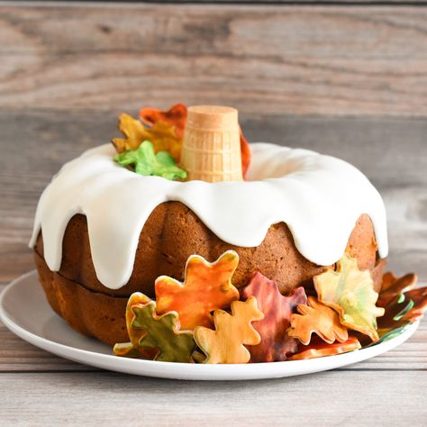 Decorated Pumpkin Bundt Cake Recipe Summer Party Cake, Pumpkin Bundt Cake Recipes, Decorated Pumpkin, Oatmeal Bars Recipes, Pumpkin Bundt, Honey Cornbread, Pumpkin Bundt Cake, Cutout Sugar Cookies, Decorative Leaves