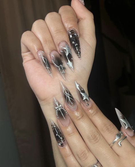 nails, nails inspo, square nails, coffin nails, long nails, gem nails, french nails, ombre nails, nail design, short nails, oval nails, pointy nails, stiletto nails, chrome nails, glitter nails, ombré nails, nude nails, metallic nails, colourful nails, matte nails, glossy nails, clear nails, nail charms Nail Ideas Snake, Snake Acrylic Nail Designs, Nails With Snake Charm, Black Snake Nail Design, Black Snake Nails Acrylic, Snake Skin Nails, Gel Polish Designs, Animal Print Nails, Gel Manicure