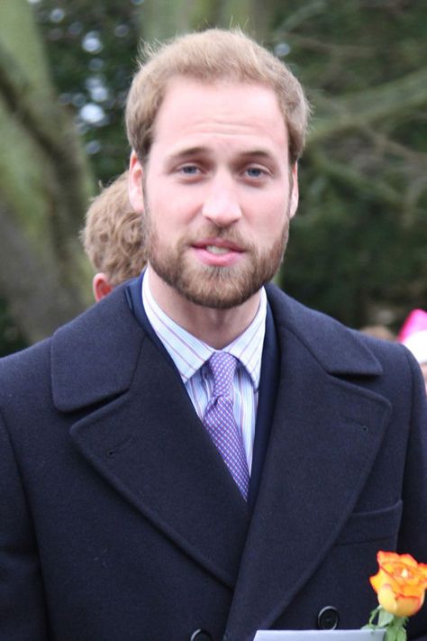 PHOTOS: The day Prince William let his beard grow out Prince William With Beard, Pictures Of Prince, Beard Look, Grow Beard, Duke Of Cambridge, British Monarchy, Louis Williams, William Kate, British Royalty