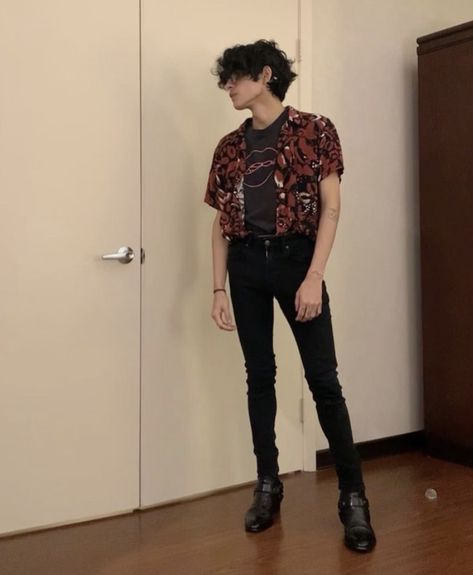 Rocker Style Outfits, Ysl Boots, Indie Men, Rockstar Fashion, Outfit Rosa, Street Style Summer Outfits, Dark Rock, Rockstar Aesthetic, All Black Fashion