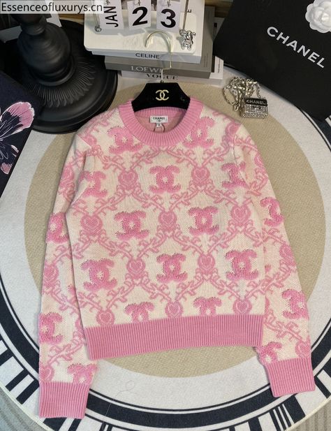 Chanel CC Logo Cachmere Wool Knit Sweaters Pink White Chanel Clothing, Chanel Sweater, Chanel Outfit, Online Shopping Shoes, White P, Shopping Chanel, Knit Sweaters, Wool Knit, Cc Logo