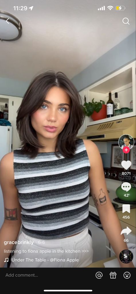 90s Lob Haircut Brunette, Bob Unstyled, Long Bob No Layers, The Rachel Haircut 2022, Short Hair Cuts For Thinner Hair, The Rachel Haircut Short, Layer Haircut For Short Hair, Short Hair For Thinner Hair, Thick Hair Haircut Short